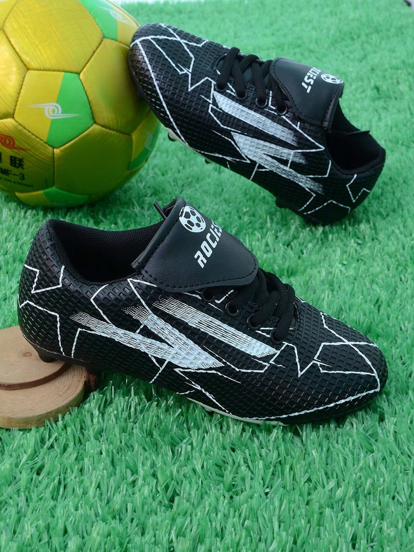 2024 New Style Unisex Children Football Shoes, Student Anti-Skid Training Long Studs Grass Ground Soccer Shoes