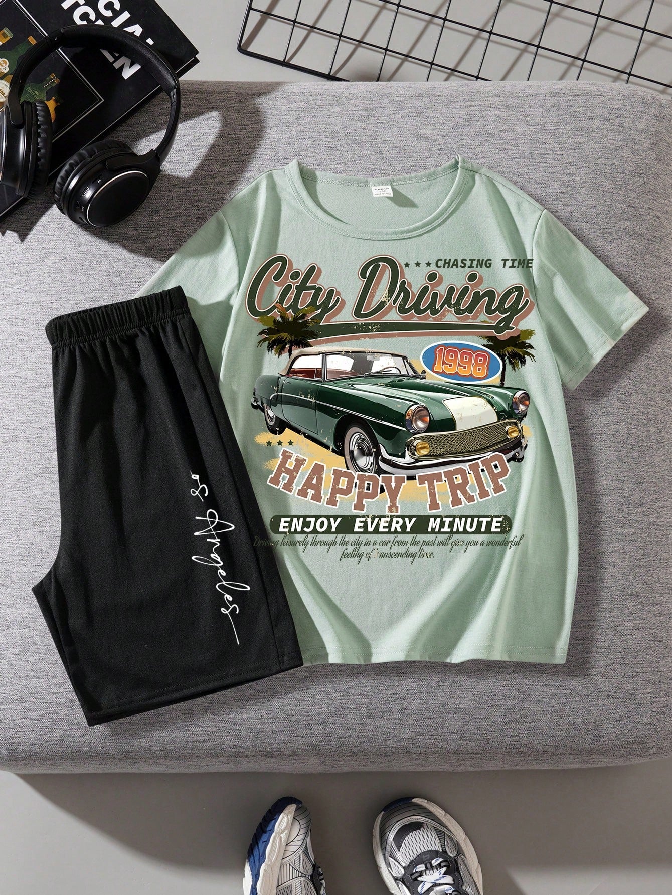 Tween Boys' Casual Simple Cartoon Vintage Car Print Short Sleeve T-Shirt And Shorts Set, Suitable For Summer