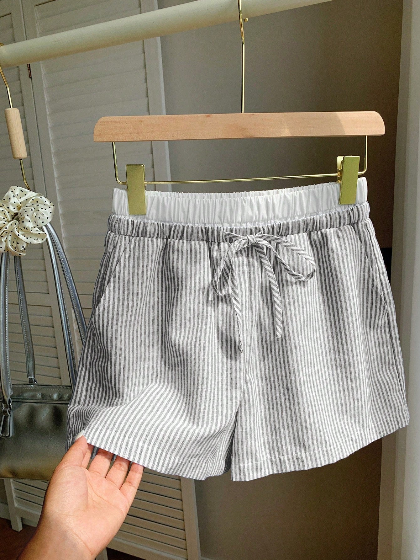 Striped Print Pocket Drawstring Waist Shorts