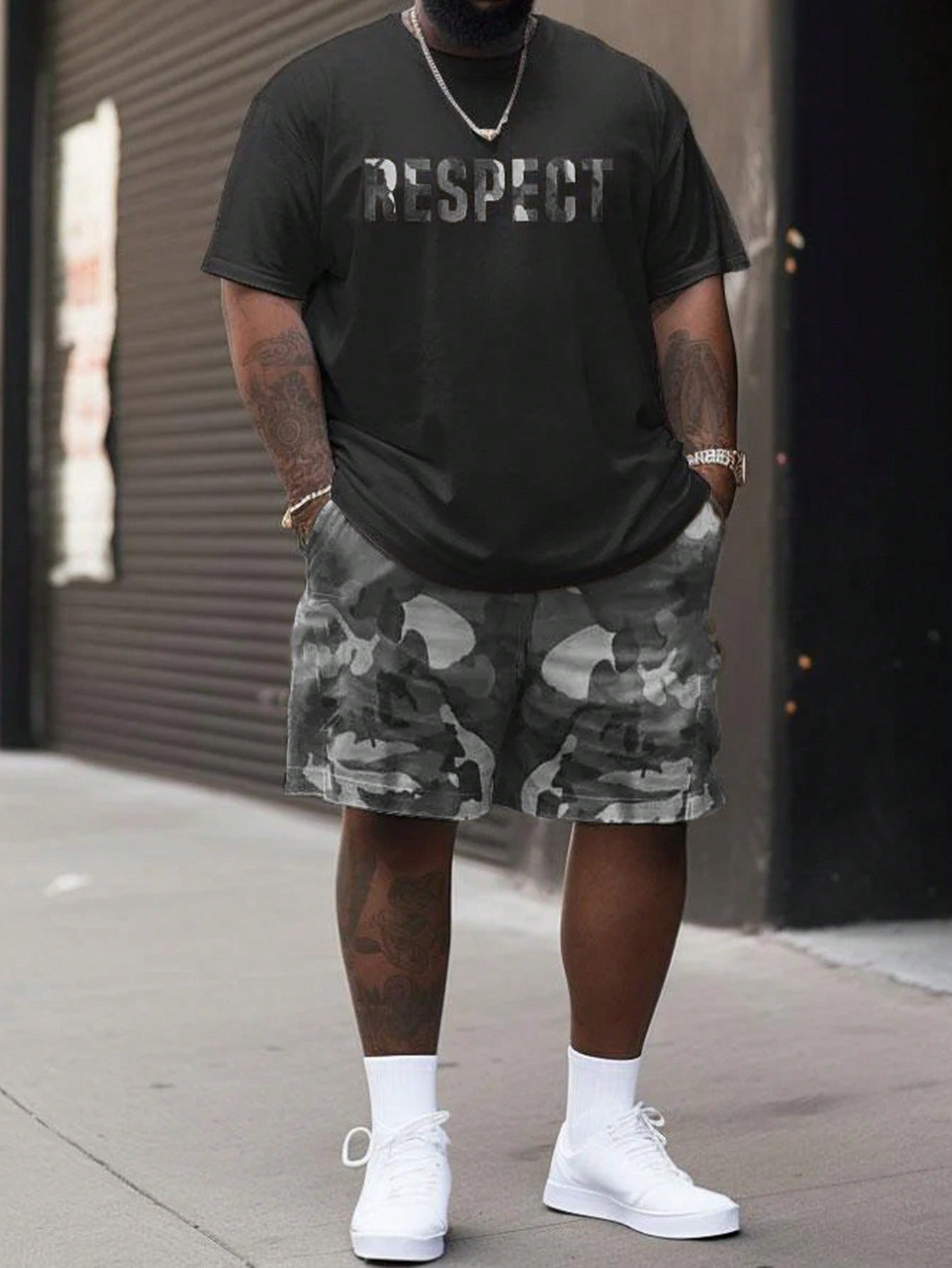 Plus Size Men Letter Graphic Tee & Camo Print Shorts