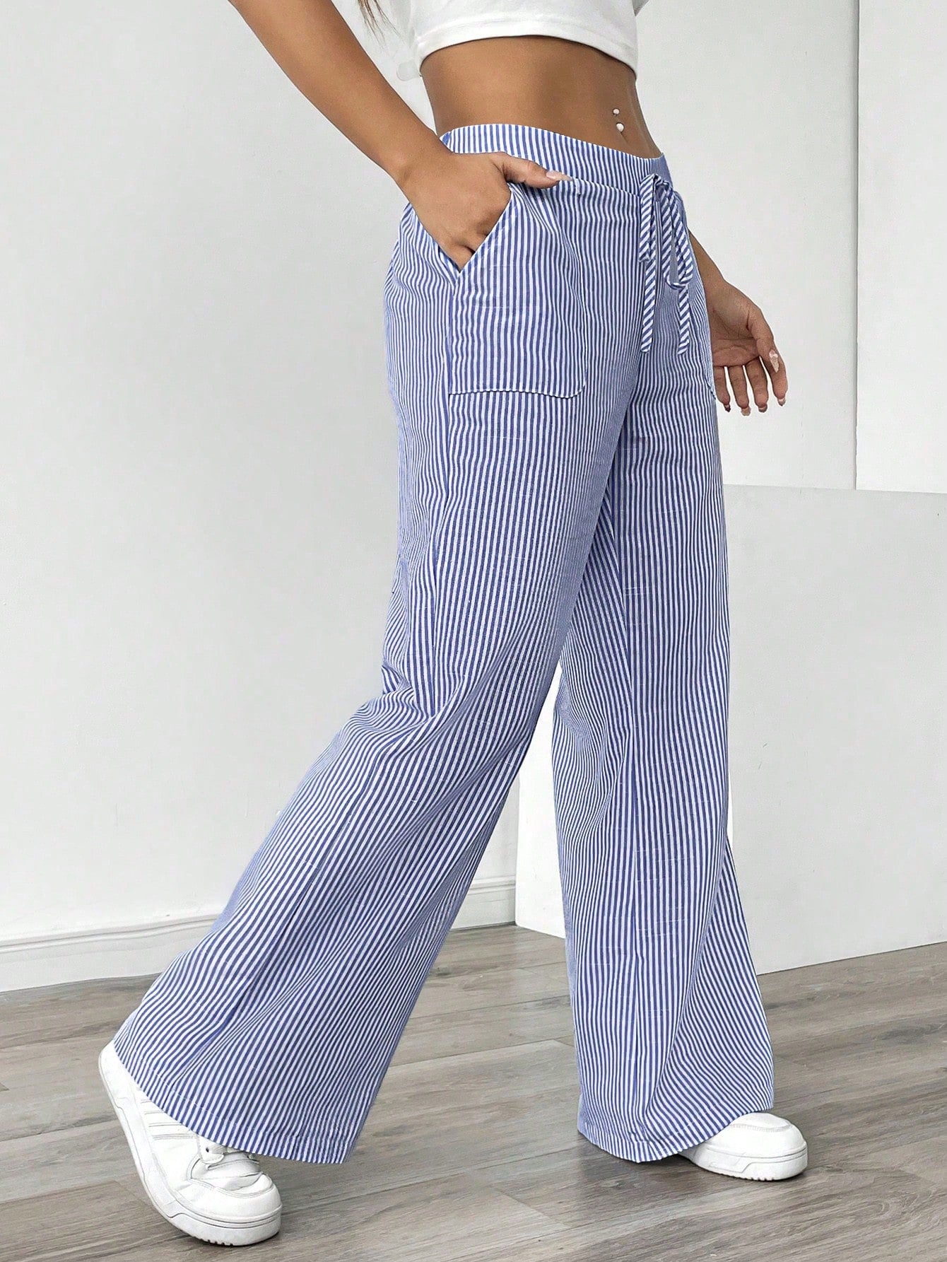 Women's Blue Striped Low-Waisted Wide Leg Vacation & Casual Daily Pants