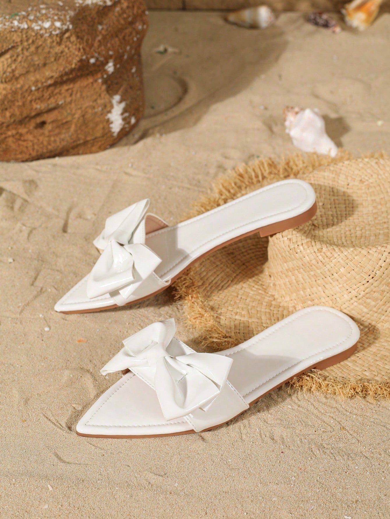 Plus Size Women's Fashion Pointed Toe Flat Sandals Versatile Comfortable Slides