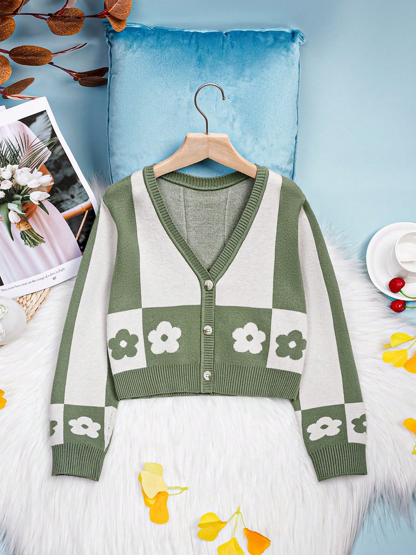 Girls' Green & White Contrast Color Checkerboard Floral Pattern Cropped V-Neck Cardigan Sweater, Casual, Comfortable, Versatile, Suitable For Daily Wear, School, Outdoor, Party, Autumn & Winter