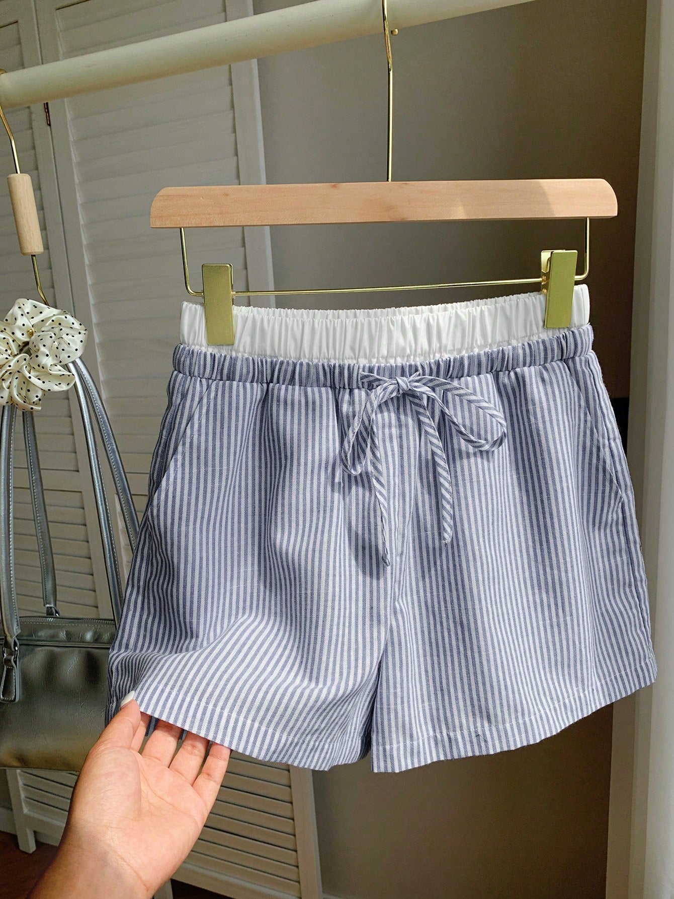 Striped Print Pocket Drawstring Waist Shorts