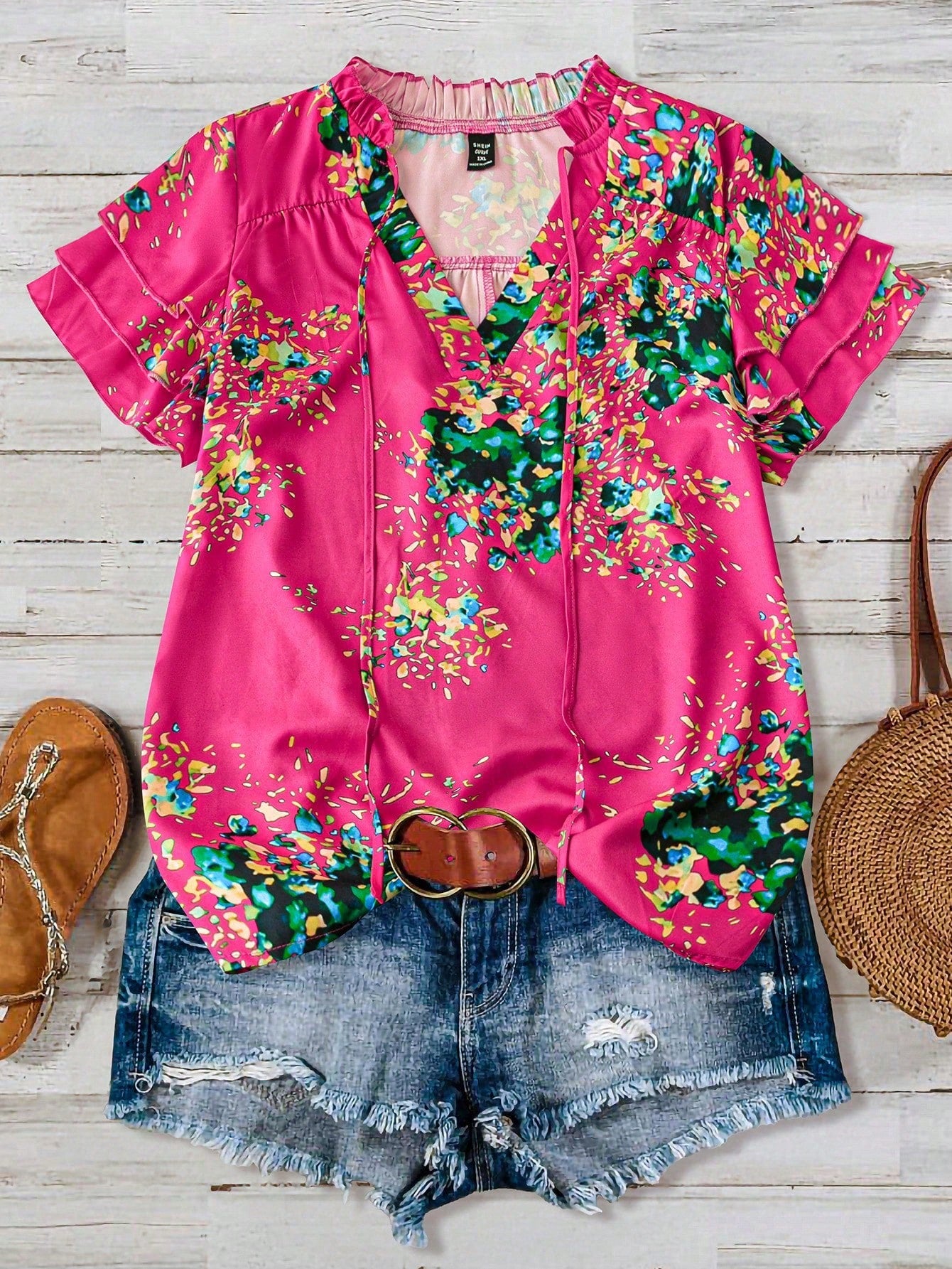 Plus Size V-Neck Shirt With Floral Print And Ruffle Hem