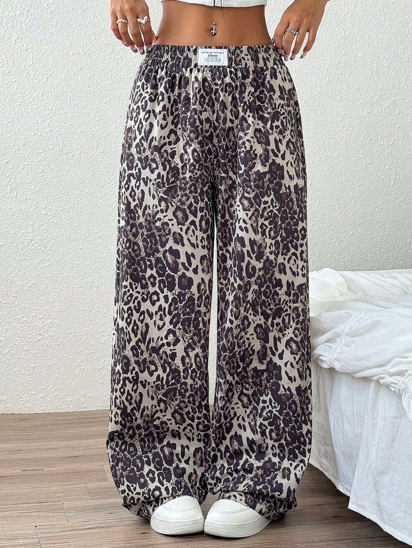 Women's Black Woven Casual Wide Leg Letter Printed Elastic Waist Palazzo Pants