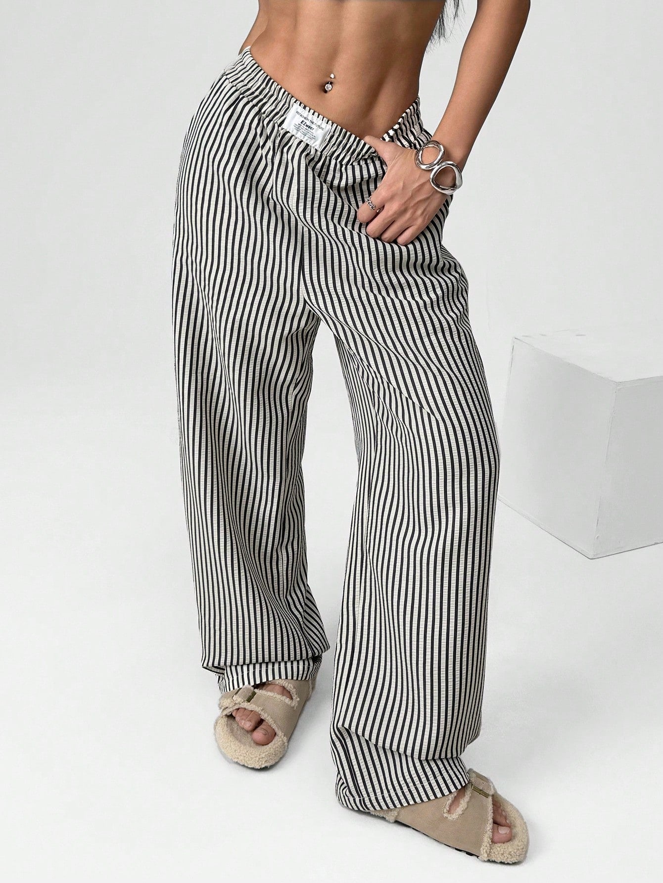 Women's Black Woven Casual Wide Leg Letter Printed Elastic Waist Palazzo Pants