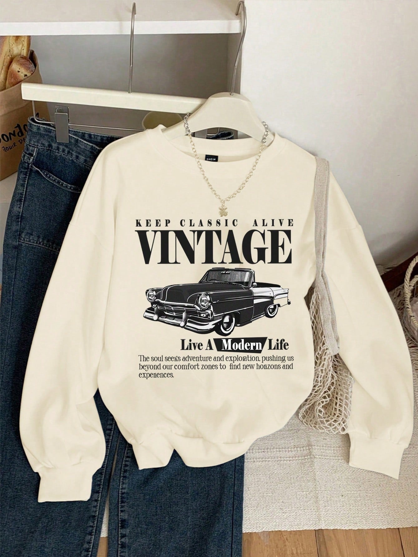 Casual Vintage Car Printed White Loose Fit Pullover Sweatshirt For Women