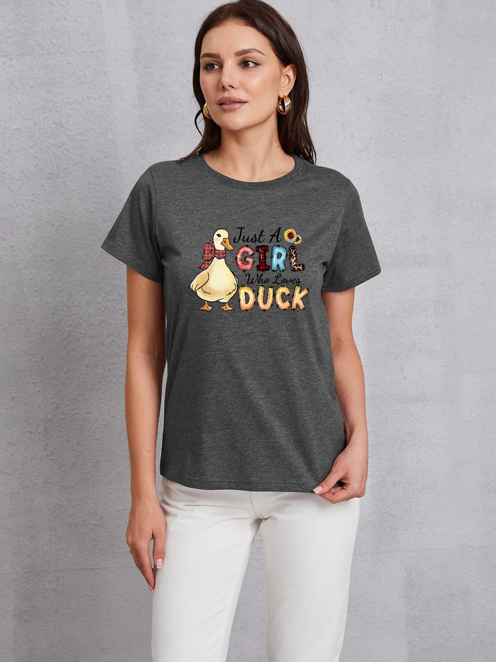 JUST A GIRL WHO LOVES DUCK Round Neck T-Shirt