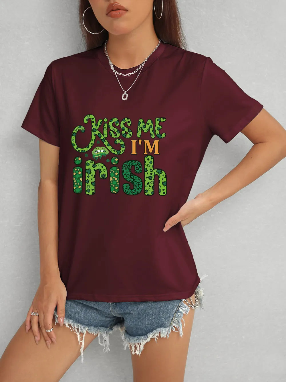 KISS ME I'M IRISH Round Neck T-Shirt