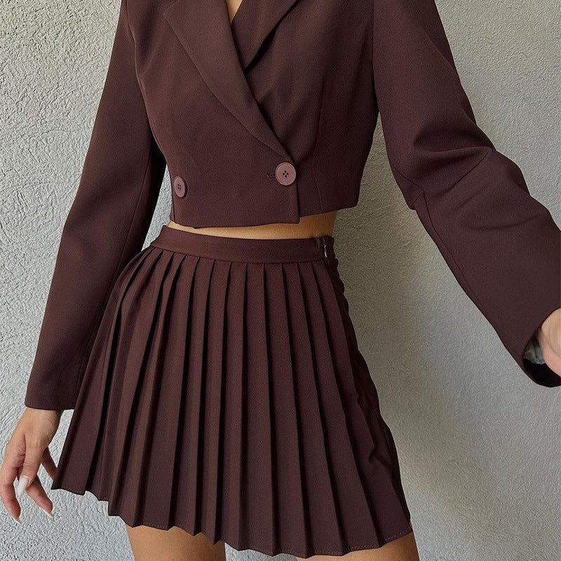 INS new fashion casual outfit: slim-fit, stylish short blazer with long sleeves and high-waisted pleated mini skirt