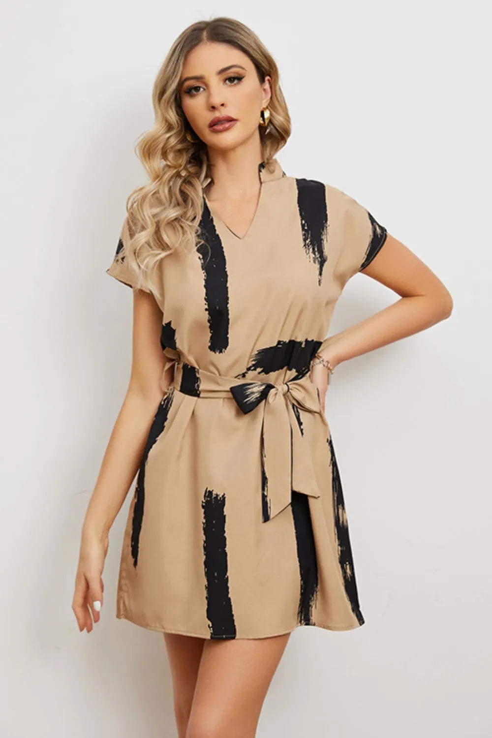 Contrast Tie Belt Notched Dress