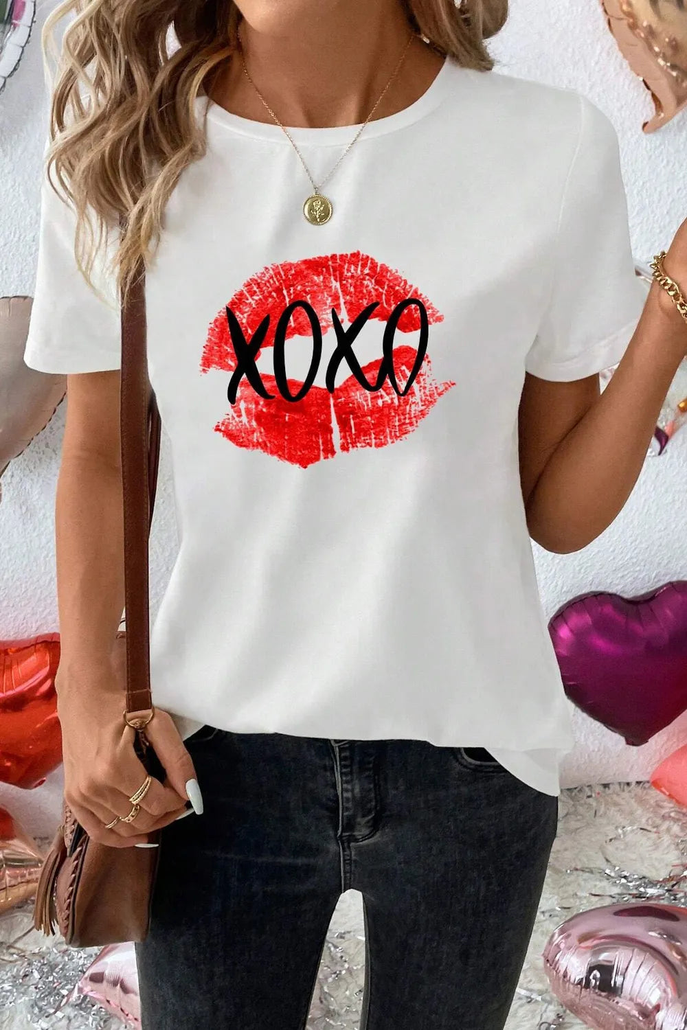 XOXO リップグラフィック ラウンドネック Tシャツ